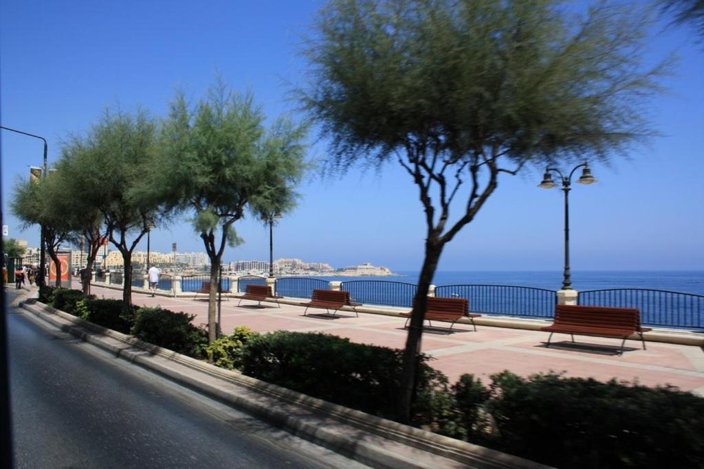 Luxury Apartment With Valletta And Harbour Views Sliema Esterno foto