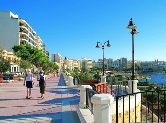 Luxury Apartment With Valletta And Harbour Views Sliema Esterno foto