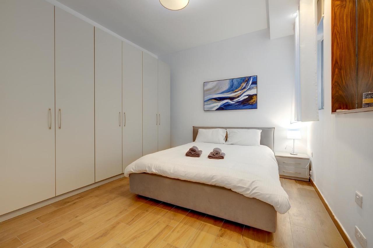 Luxury Apartment With Valletta And Harbour Views Sliema Esterno foto